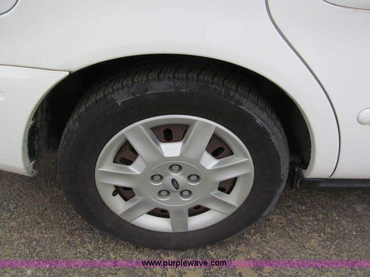 image for item E5848 2004 Ford Taurus LX