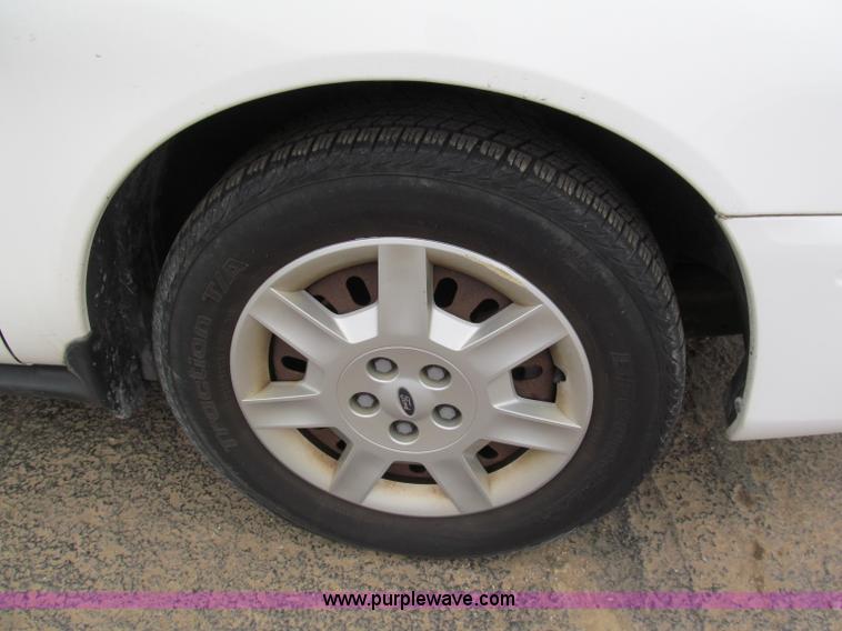 image for item E5848 2004 Ford Taurus LX