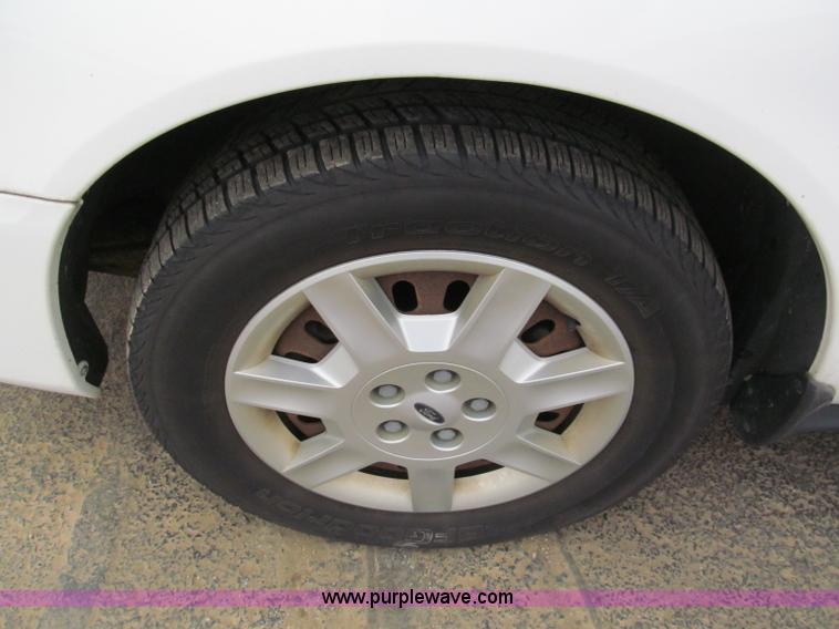 image for item E5848 2004 Ford Taurus LX