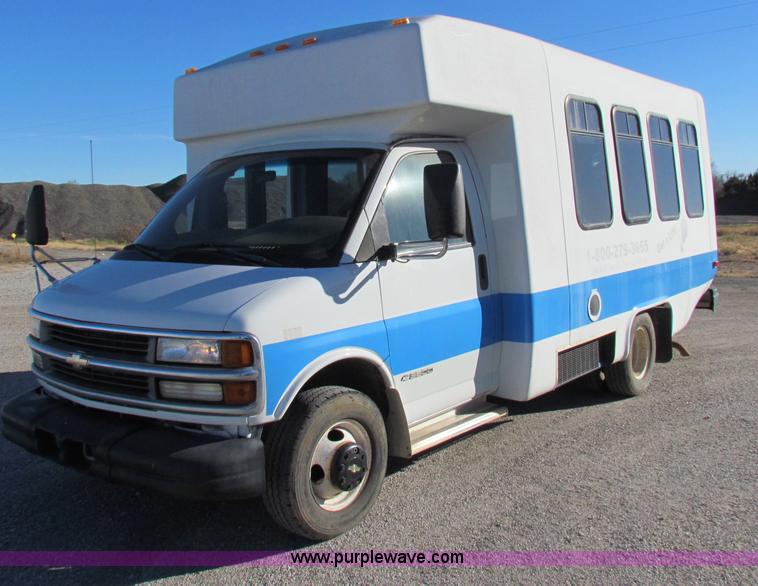image for item E8216 2001 Chevrolet Express 3500 Cargo bus