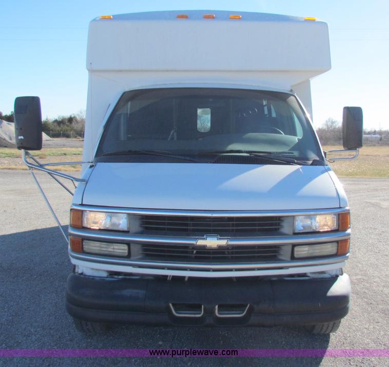 image for item E8216 2001 Chevrolet Express 3500 Cargo bus