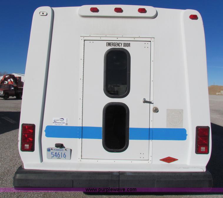 image for item E8216 2001 Chevrolet Express 3500 Cargo bus