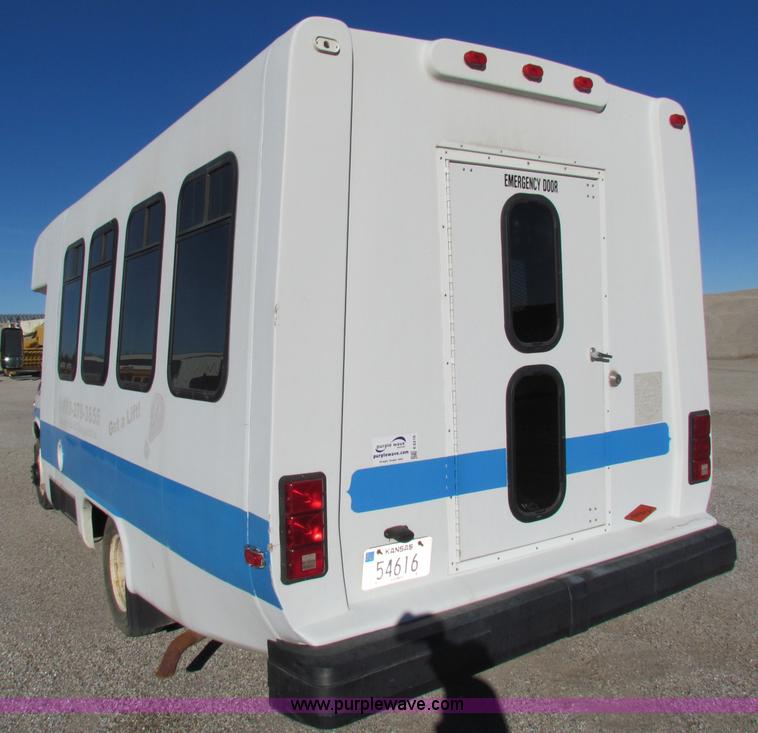 image for item E8216 2001 Chevrolet Express 3500 Cargo bus