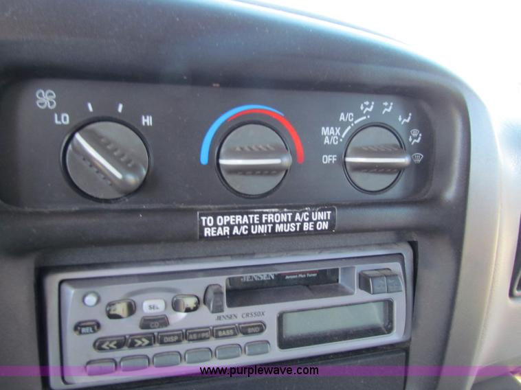 image for item E8216 2001 Chevrolet Express 3500 Cargo bus