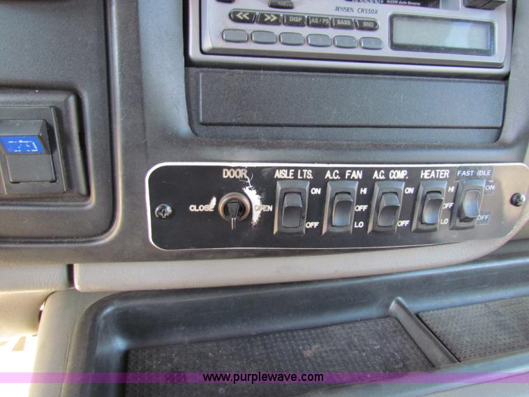 image for item E8216 2001 Chevrolet Express 3500 Cargo bus