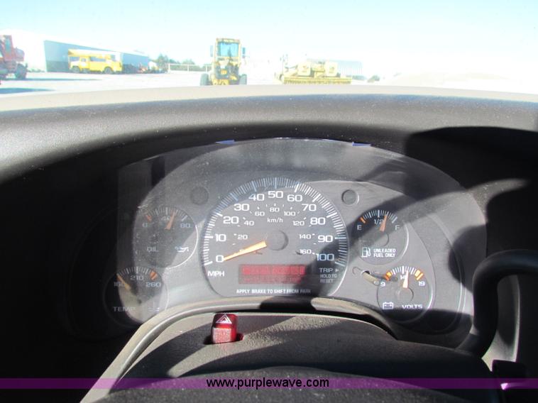 image for item E8216 2001 Chevrolet Express 3500 Cargo bus