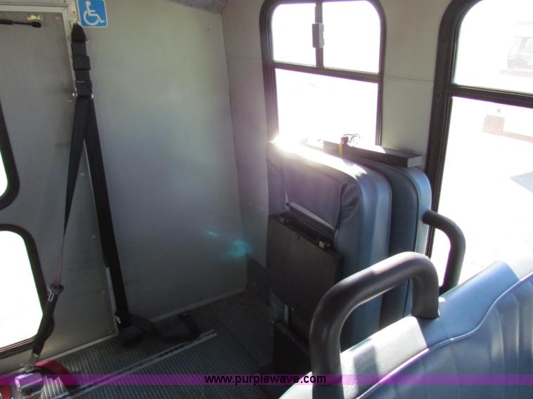 image for item E8216 2001 Chevrolet Express 3500 Cargo bus