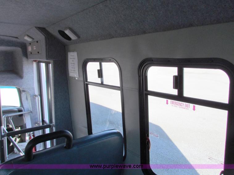 image for item E8216 2001 Chevrolet Express 3500 Cargo bus