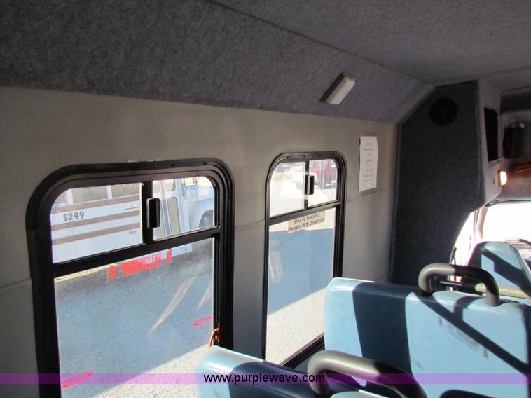 image for item E8216 2001 Chevrolet Express 3500 Cargo bus