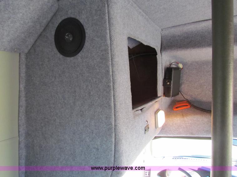 image for item E8216 2001 Chevrolet Express 3500 Cargo bus