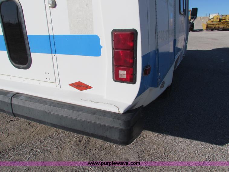 image for item E8216 2001 Chevrolet Express 3500 Cargo bus