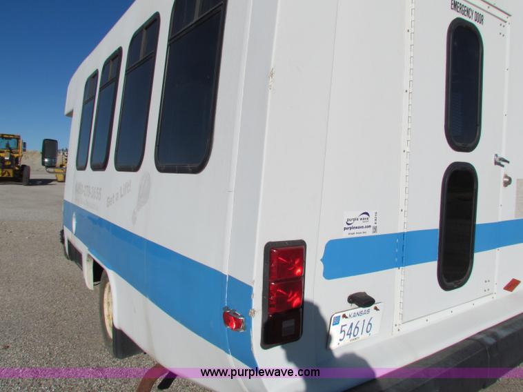image for item E8216 2001 Chevrolet Express 3500 Cargo bus