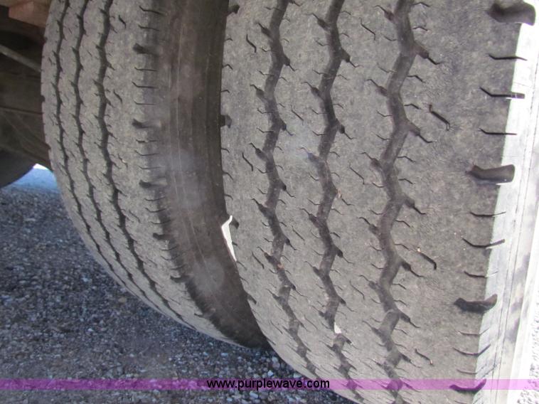 image for item E8216 2001 Chevrolet Express 3500 Cargo bus