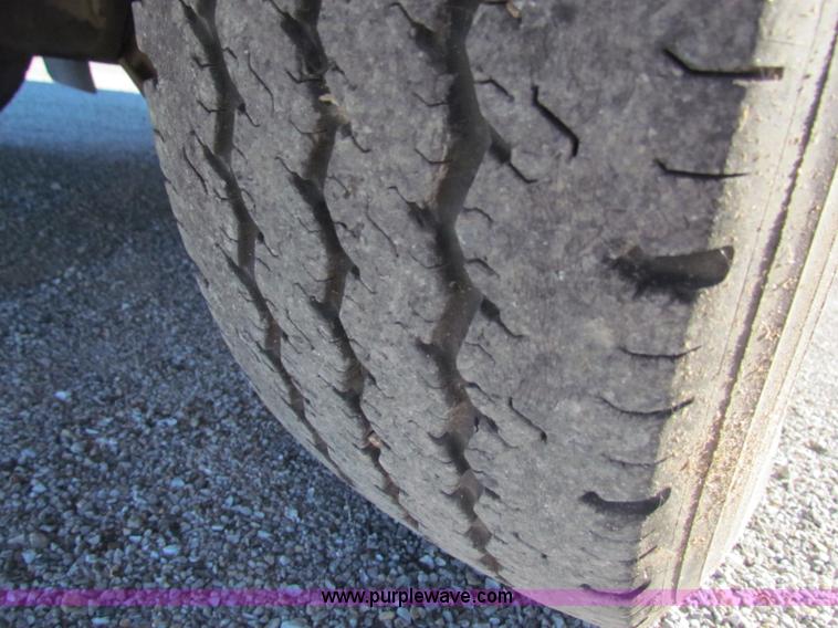 image for item E8216 2001 Chevrolet Express 3500 Cargo bus