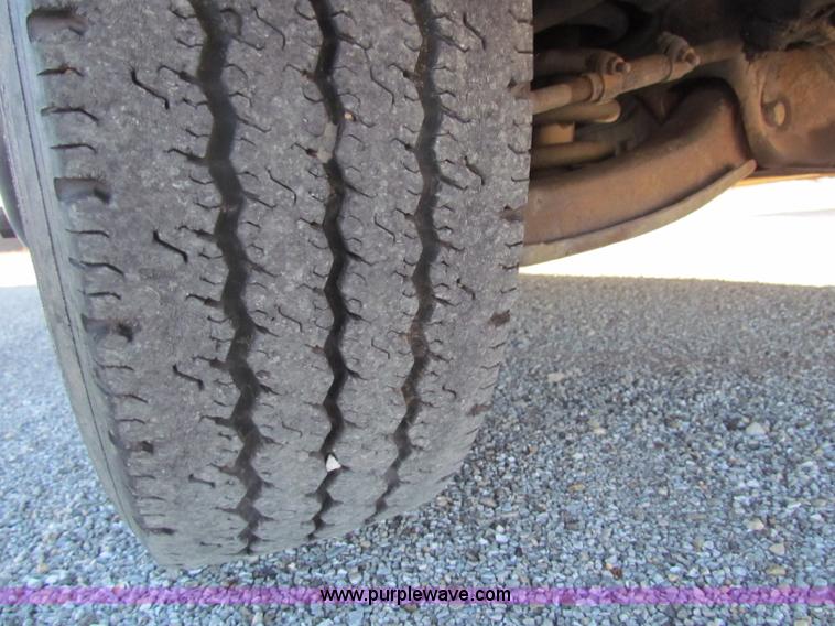 image for item E8216 2001 Chevrolet Express 3500 Cargo bus