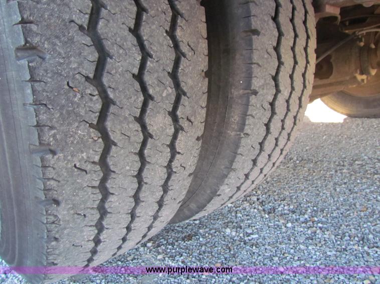 image for item E8216 2001 Chevrolet Express 3500 Cargo bus