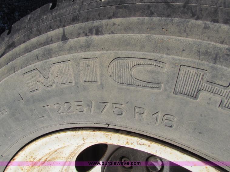 image for item E8216 2001 Chevrolet Express 3500 Cargo bus