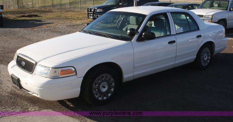 image for item F2502 2004 Ford Crown Victoria Police Interceptor