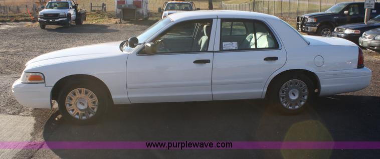 image for item F2502 2004 Ford Crown Victoria Police Interceptor