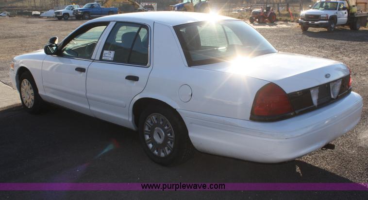 image for item F2502 2004 Ford Crown Victoria Police Interceptor