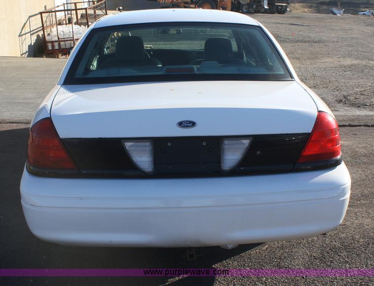 image for item F2502 2004 Ford Crown Victoria Police Interceptor