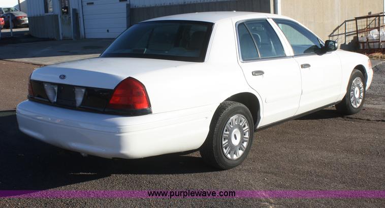 image for item F2502 2004 Ford Crown Victoria Police Interceptor