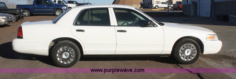 image for item F2502 2004 Ford Crown Victoria Police Interceptor