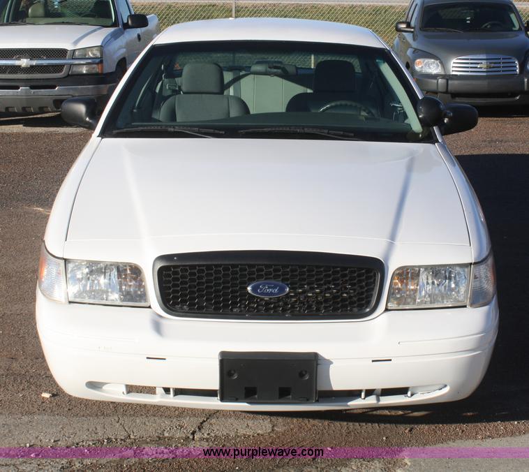 image for item F2502 2004 Ford Crown Victoria Police Interceptor