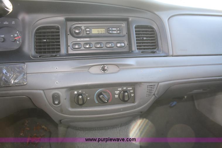 image for item F2502 2004 Ford Crown Victoria Police Interceptor