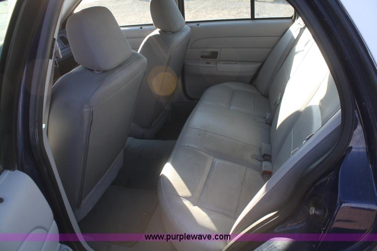 image for item F2502 2004 Ford Crown Victoria Police Interceptor