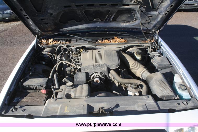 image for item F2502 2004 Ford Crown Victoria Police Interceptor