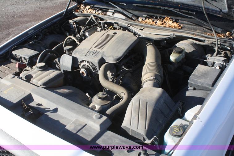 image for item F2502 2004 Ford Crown Victoria Police Interceptor