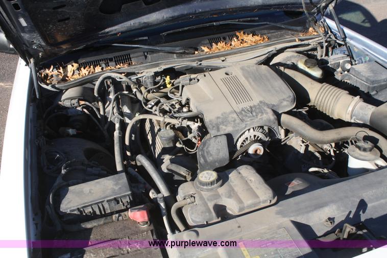 image for item F2502 2004 Ford Crown Victoria Police Interceptor