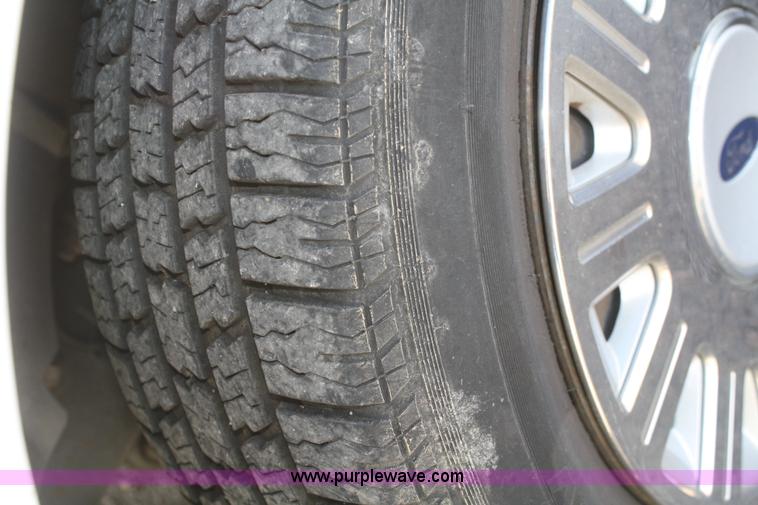 image for item F2502 2004 Ford Crown Victoria Police Interceptor