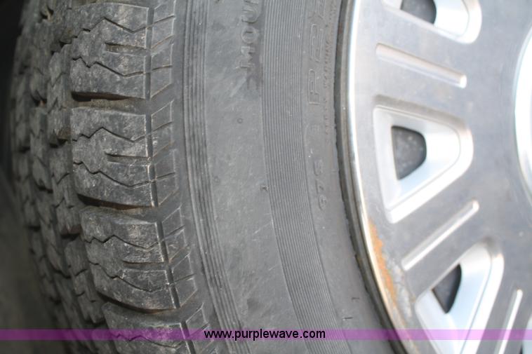 image for item F2502 2004 Ford Crown Victoria Police Interceptor