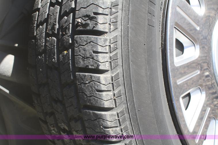 image for item F2502 2004 Ford Crown Victoria Police Interceptor