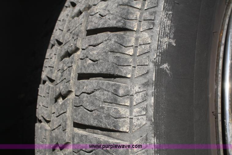 image for item F2502 2004 Ford Crown Victoria Police Interceptor