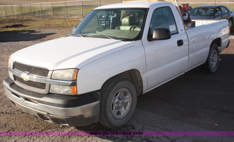 image for item F2722 2004 Chevrolet Silverado 1500 pickup truck