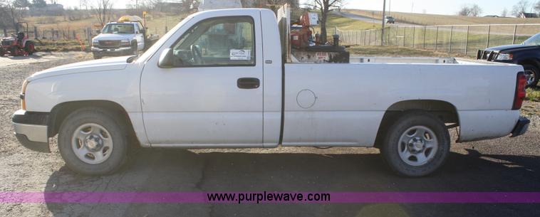 image for item F2722 2004 Chevrolet Silverado 1500 pickup truck