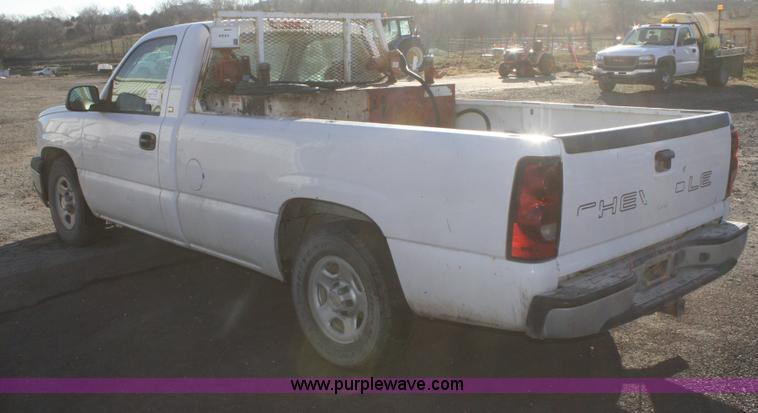 image for item F2722 2004 Chevrolet Silverado 1500 pickup truck