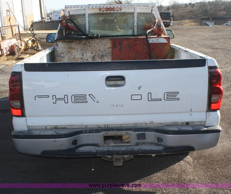 image for item F2722 2004 Chevrolet Silverado 1500 pickup truck
