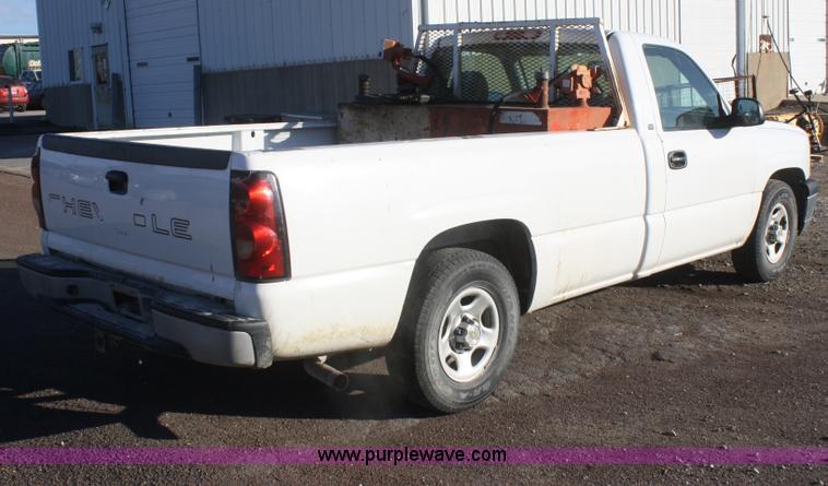 image for item F2722 2004 Chevrolet Silverado 1500 pickup truck