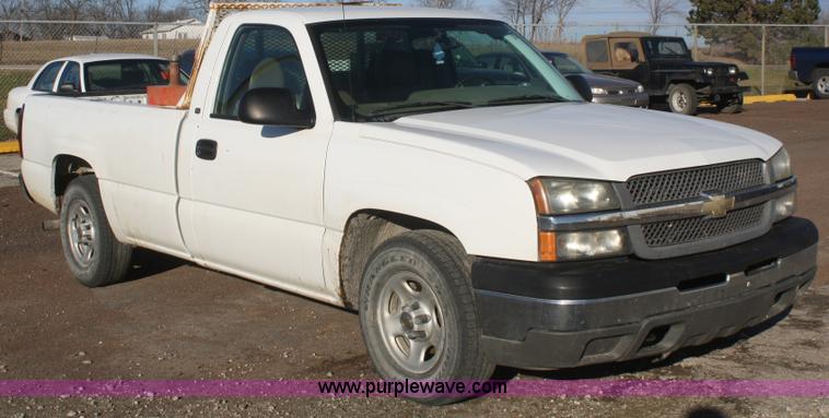 image for item F2722 2004 Chevrolet Silverado 1500 pickup truck