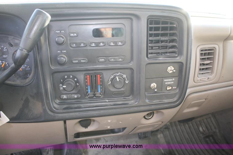 image for item F2722 2004 Chevrolet Silverado 1500 pickup truck