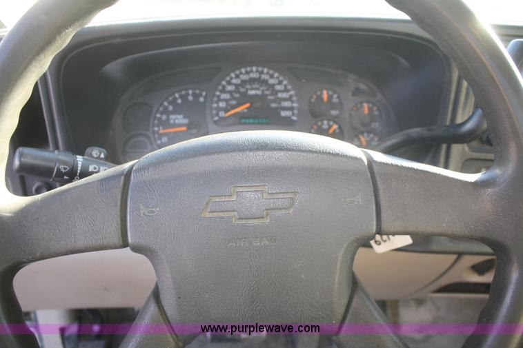 image for item F2722 2004 Chevrolet Silverado 1500 pickup truck