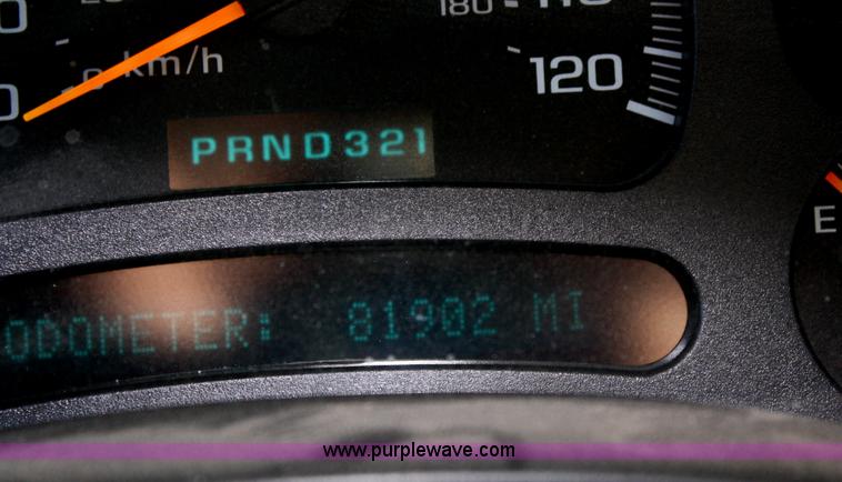 image for item F2722 2004 Chevrolet Silverado 1500 pickup truck