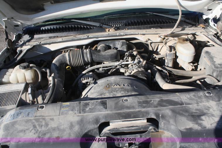 image for item F2722 2004 Chevrolet Silverado 1500 pickup truck