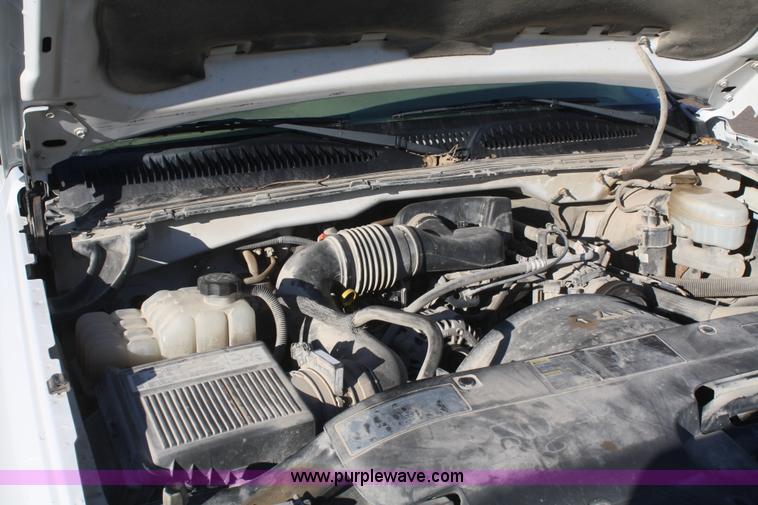 image for item F2722 2004 Chevrolet Silverado 1500 pickup truck