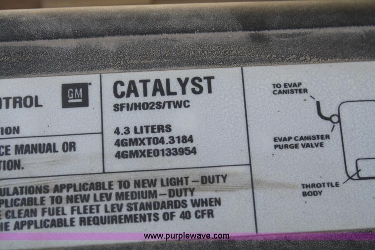 image for item F2722 2004 Chevrolet Silverado 1500 pickup truck