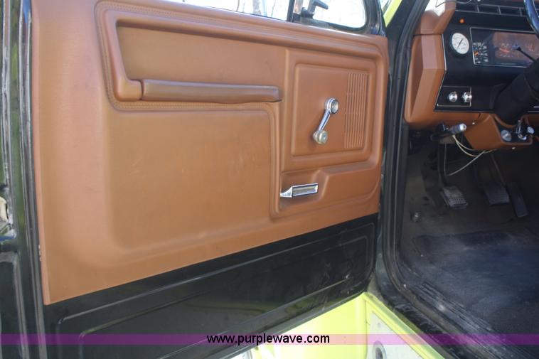 image for item F2897 1981 Ford F700 firetruck